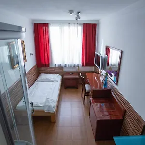 Attaché 3*, Viena Austria